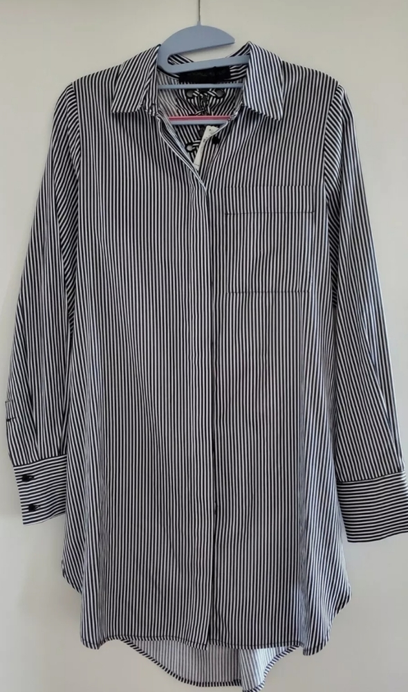 *NWT* Kendall and Kylie Tunic. Open back.